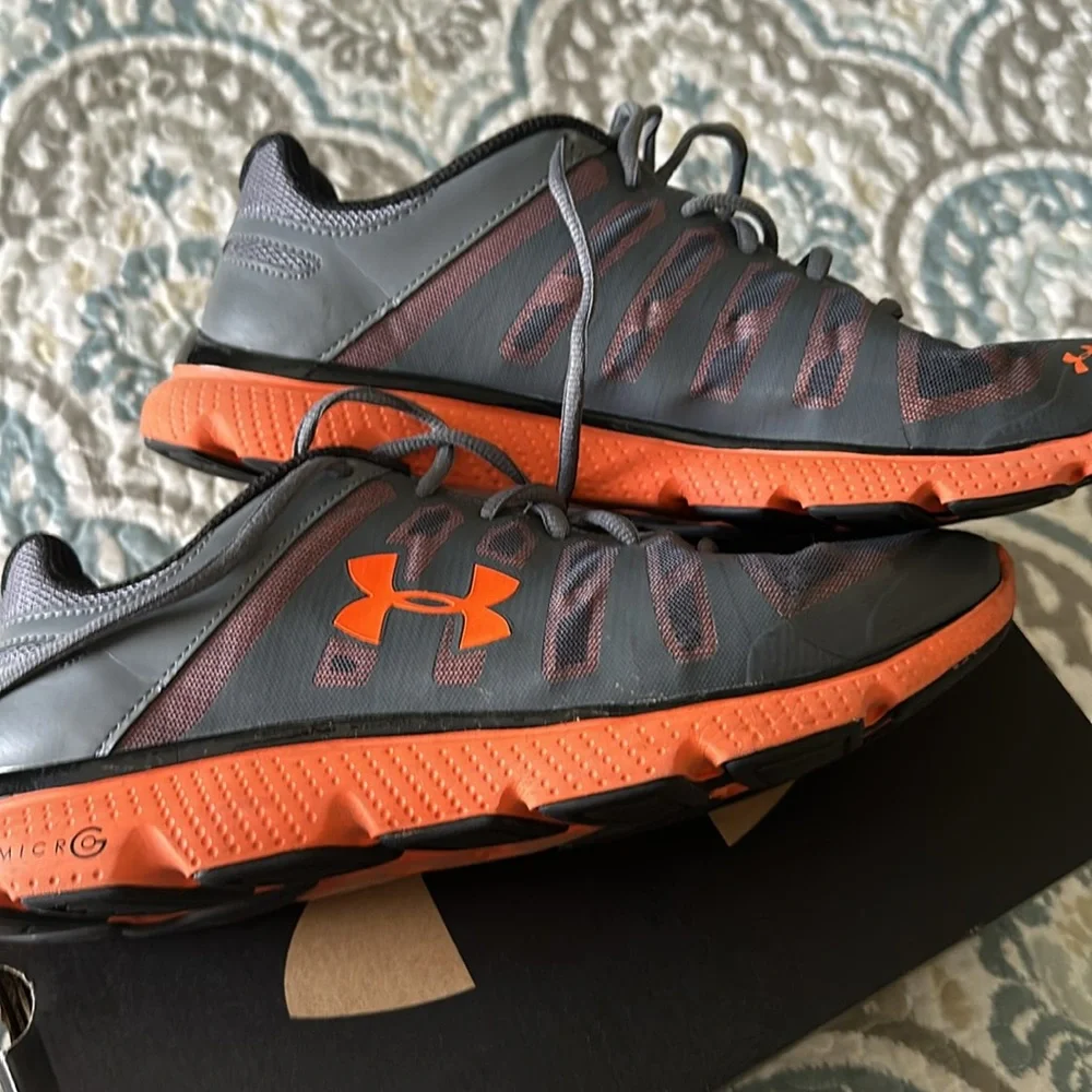 Under armor shoes - Picture 4 of 5